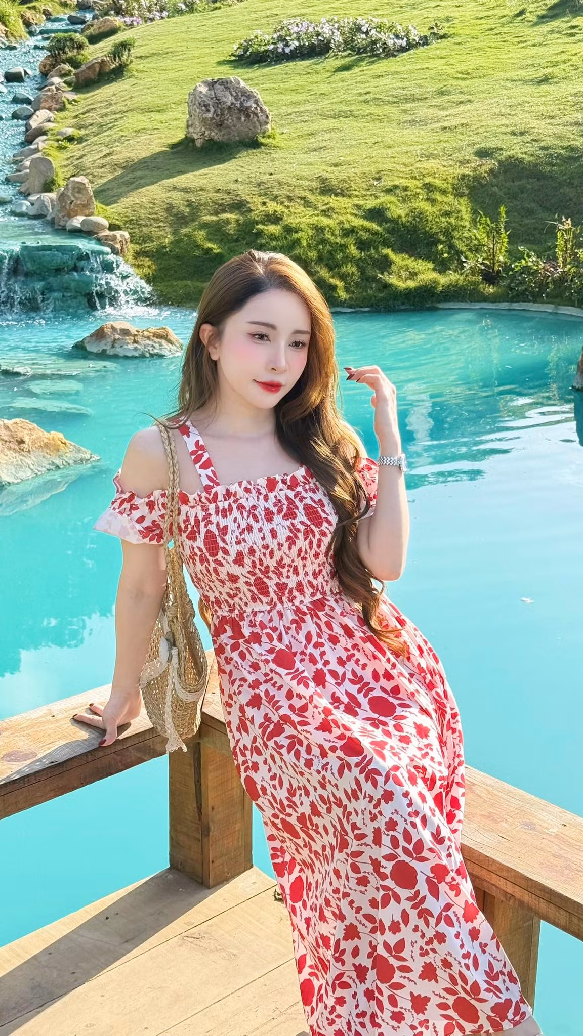 Sự chuyển mình của Quỳnh Nga không phải là một sự thay đổi chóng vánh mà là một hành trình dài và kiên trì. Chính vì vậy, khi cô bắt đầu "tự tin" khoe dáng, công chúng đã có cái nhìn cởi mở hơn, đón nhận sự thay đổi này như một kết quả xứng đáng cho những cố gắng của cô.