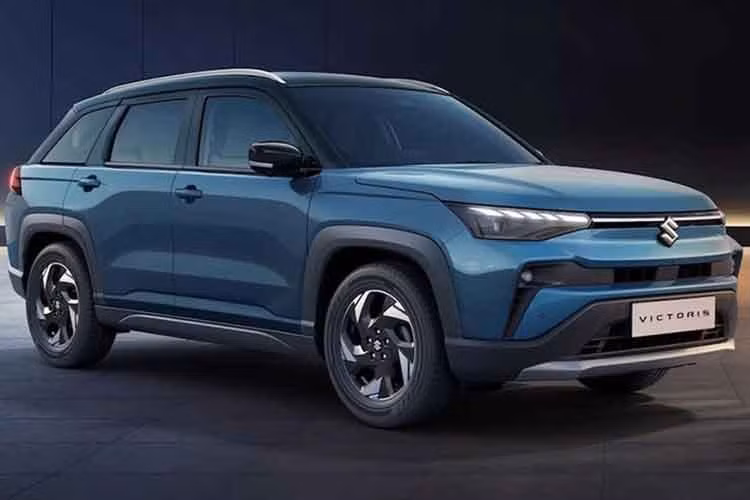 Tùy theo động cơ, xe sẽ dùng hộp số sàn 5 cấp, hộp số tự động 6 cấp và hộp số e-CVT. Ngoài ra, Victoris bản xăng số tự động còn có tùy chọn hệ dẫn động 4 bánh AllGrip. Lượng nhiên liệu tiêu thụ trung bình của xe chỉ dao động từ 3,5 - 5,2 lít/100 km.
