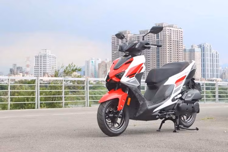 Cygnus XR 70th Anniversary Edition được phát triển dựa trên nền tảng Yamaha Cygnus XR 155 và chỉ sản xuất giới hạn 1.200 chiếc dành riêng cho thị trường Đài Loan. Mẫu xe ga này được ra mắt nhân dịp kỷ niệm 70 năm thành lập thương hiệu.