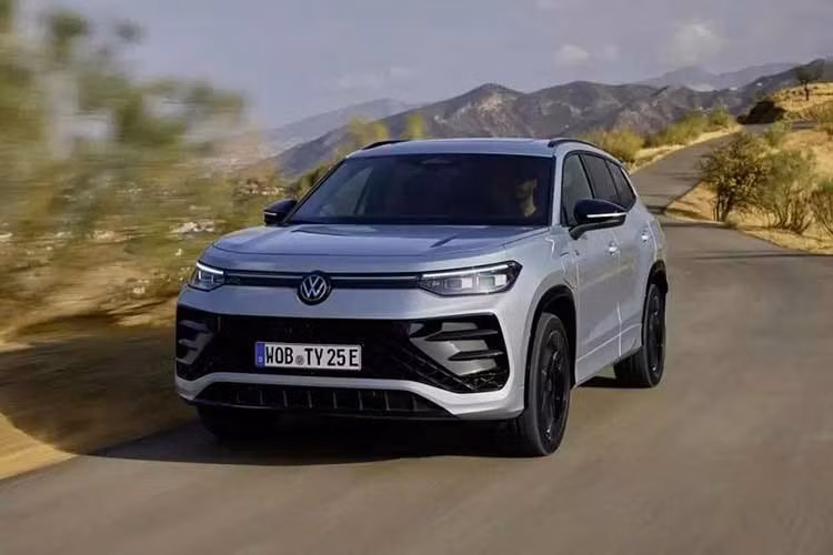 Mẫu xe SUV Volkswagen Tayron 2026 dự kiến sẽ được ra mắt tại Malaysia trong những tháng tới. Ngoài Malaysia, mẫu xe này có thể cũng sẽ ra mắt những thị trường Đông Nam Á khác như Việt Nam.