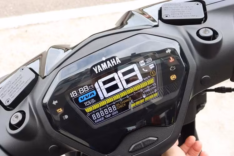 Không chỉ thay đổi về diện mạo, Yamaha Cygnus XR 70th Anniversary Edition còn bản đặc biệt này được phát triển trên nền tảng phiên bản DX – biến thể cao cấp nhất của dòng Cygnus XR tại Đài Loan.