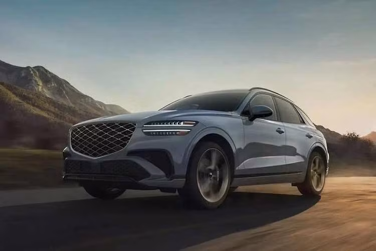 Có vẻ như gói nâng cấp trên mẫu xe SUV Genesis GV70 2027 hạng sang này cũng bổ sung thêm dây an toàn màu đỏ, đường viền và đường khâu tương phản cũng như phần trung tâm ghế bằng sợi microfiber.