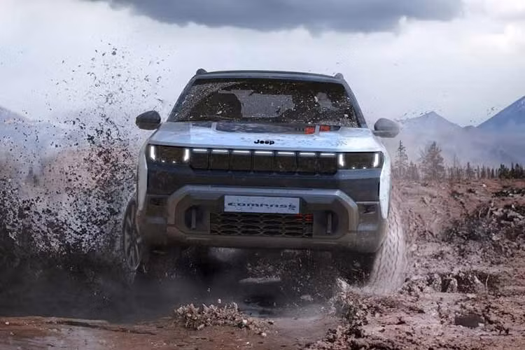 Trong vòng chưa đầy một năm, JEEP đã làm mới toàn diện dải sản phẩm tại hai phân khúc quan trọng nhất châu Âu là B-SUV và C-SUV. Sau màn ra mắt của Compass, Avenger mới mở đặt cọc vào tháng 5 với các phiên bản BEV, e-Hybrid, phiên bản động cơ đốt trong (ICE) cũng như phiên bản dẫn động 4 bánh 4xe. Compass e-Hybrid Plug-In mới sẵn sàng để đặt hàng và các phiên bản 4xe và bản BEV Long Range.