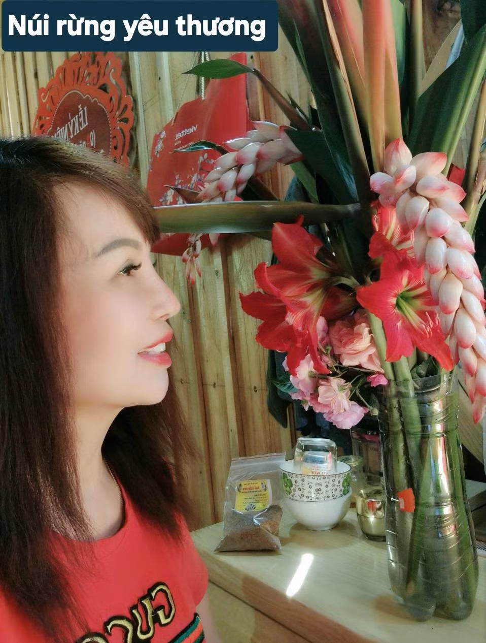 Thời điểm kết hôn, cô Thu Sao đã 62 tuổi, điều này làm dấy lên không ít các dị nghị xoay quanh đám cưới của cặp đôi đũa lệch này.