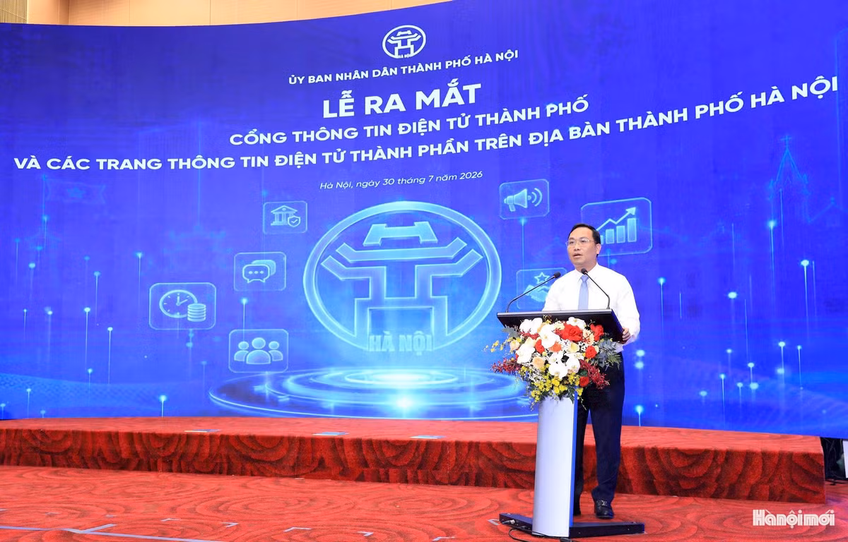 Chánh văn phòng UBND thành phố, Trưởng ban Biên tập Cổng thông tin điện tử thành phố Hà Nội Nguyễn Tiến Thiết phát biểu. Ảnh: Viết Thành