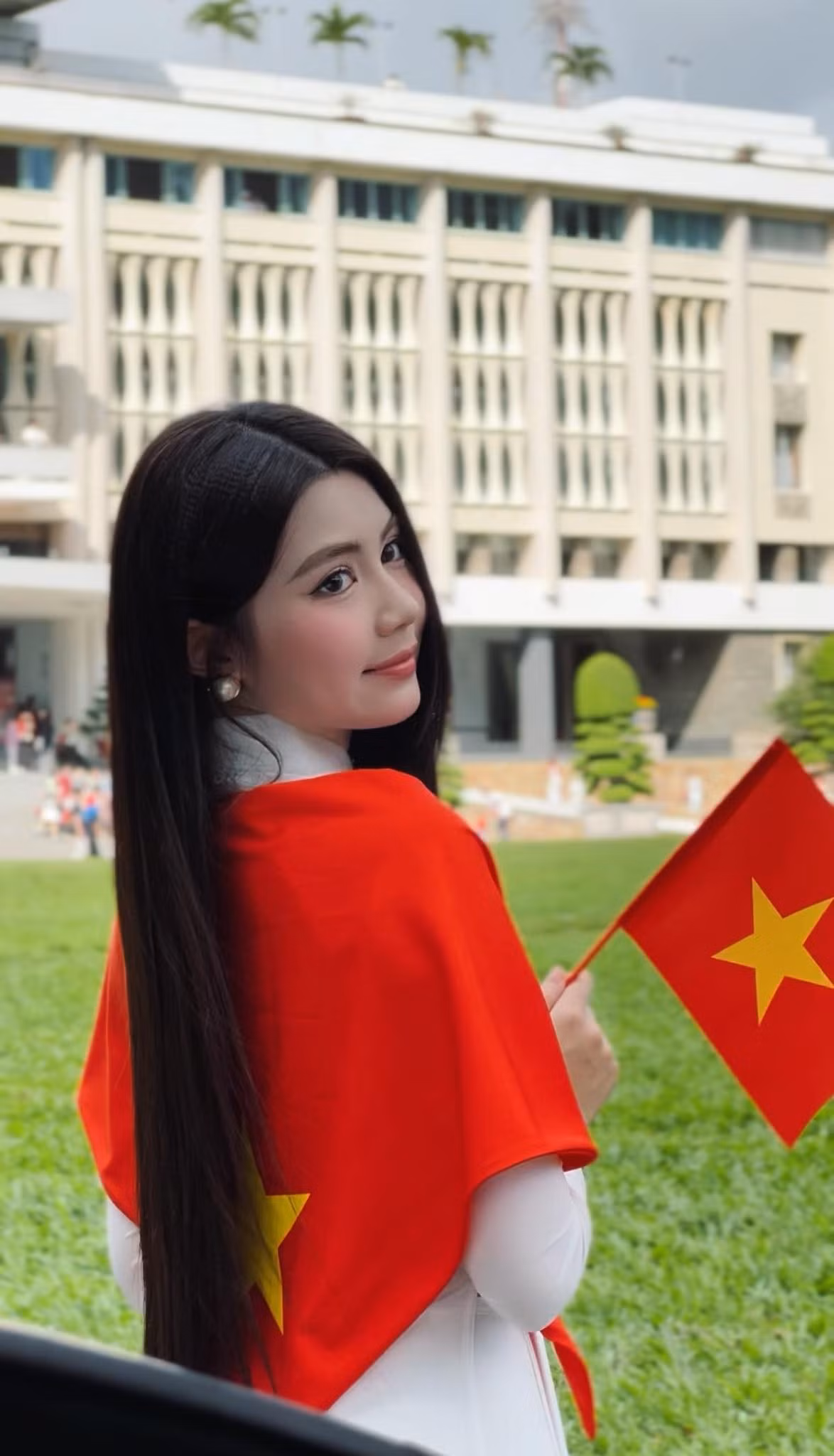 Netizen cho rằng Hạt Dẻ xinh đẹp cuốn hút, hơn hẳn chị gái.