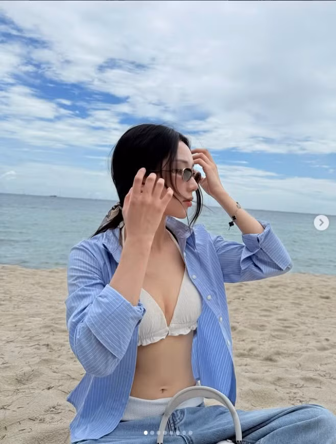 Có thể thấy, với bộ ảnh mới, Mina Young không chỉ làm mới hình ảnh bản thân mà còn mang đến một thông điệp tích cực về việc cân bằng giữa công việc và chăm sóc sức khỏe. Hình ảnh nữ streamer rạng rỡ trên sân tennis chắc chắn sẽ còn khiến người hâm mộ nhắc đến như một trong những khoảnh khắc ấn tượng nhất của cô trong thời gian gần đây.
