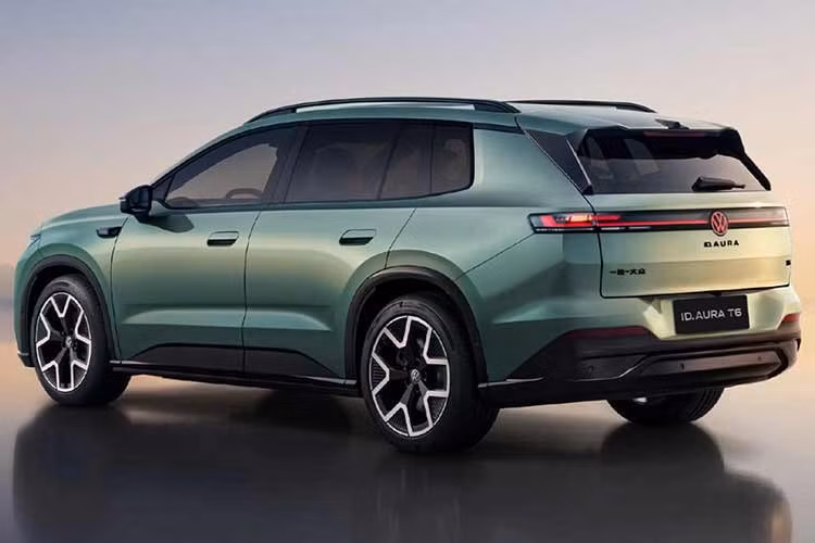 Dựa trên khối lượng xe, nhiều khả năng Volkswagen ID. Aura T6 sẽ có hai tùy chọn pin. Phiên bản tiêu chuẩn có trọng lượng không tải 2.026 kg và tổng trọng lượng 2.480 kg. Trong khi đó, phiên bản Long Range có trọng lượng không tải 2.126 kg và tổng trọng lượng 2.580 kg. Như đã đề cập, Volkswagen ID. Aura T6 được trang bị cảm biến LiDAR vốn là một phần trong hệ thống hỗ trợ lái do Carizon phát triển.