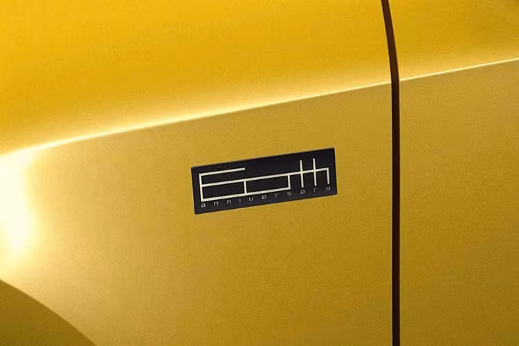 Về vận hành, Corolla Sport G Z Active Elegance không có thay đổi so với phiên bản hiện hành. Xe tiếp tục sử dụng hệ truyền động hybrid gồm động cơ xăng 1.8L kết hợp mô-tơ điện, cho tổng công suất 138 mã lực và đi kèm hộp số vô cấp CVT, truyền động đến cầu trước.