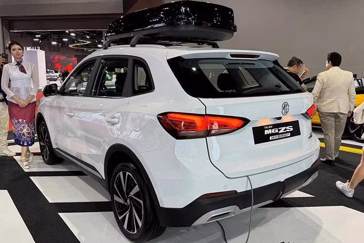 Về trang bị an toàn, MG ZS Hybrid+ sở hữu gói công nghệ hỗ trợ lái nâng cao (ADAS) với 15 tính năng cùng 7 túi khí. Mẫu xe cũng đạt chứng nhận an toàn 5 sao của Chương trình đánh giá xe mới Australasia (ANCAP), một trong những tổ chức đánh giá an toàn xe hơi được nhiều hãng tham chiếu.