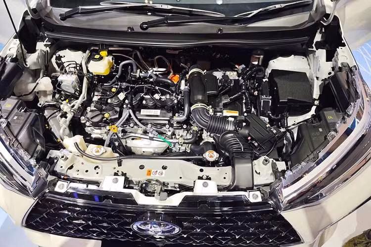 Theo Toyota Indonesia, Veloz Hybrid có mức tiêu thụ nhiên liệu khoảng 3,46 lít/100 km trong điều kiện đường đô thị. So với mức tiêu thụ khoảng 7,8 lít/100 km của Veloz bản xăng đang bán tại Việt Nam, phiên bản hybrid có thể tiết kiệm khoảng 56% lượng nhiên liệu khi vận hành trong đô thị.