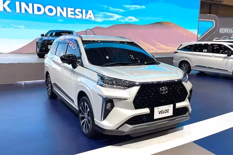 Song song với việc mở rộng sản phẩm, Toyota cũng đang đầu tư dây chuyền lắp ráp xe hybrid trị giá 360 triệu USD tại Phú Thọ. Theo nguồn tin, nhà máy này có thể đi vào hoạt động sớm nhất trong năm 2027, tạo tiền đề cho việc nội địa hóa nhiều mẫu xe hybrid trong thời gian tới.