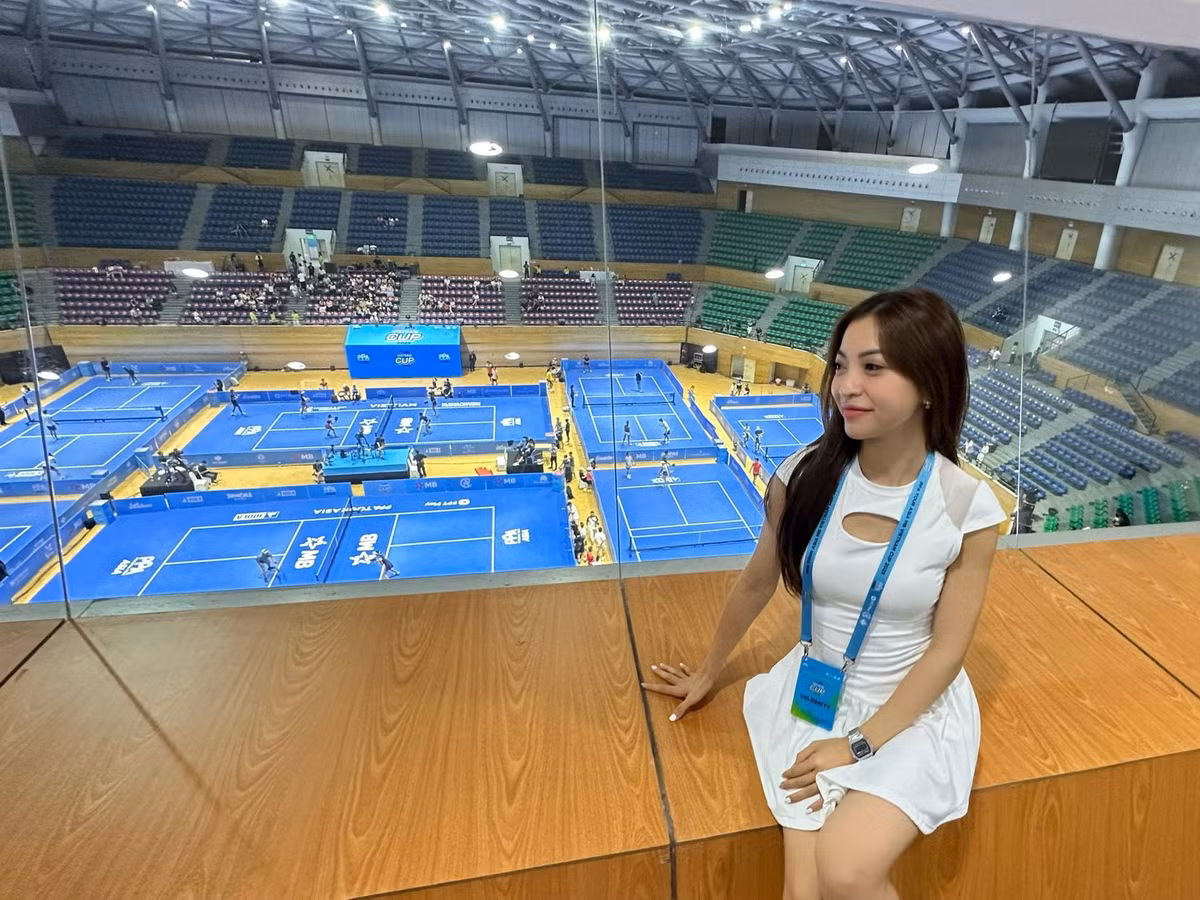 Nhật Lê không chỉ là biểu tượng nhan sắc mà còn truyền cảm hứng về lối sống lành mạnh, năng động cho giới trẻ qua việc chăm chỉ tập luyện thể thao.