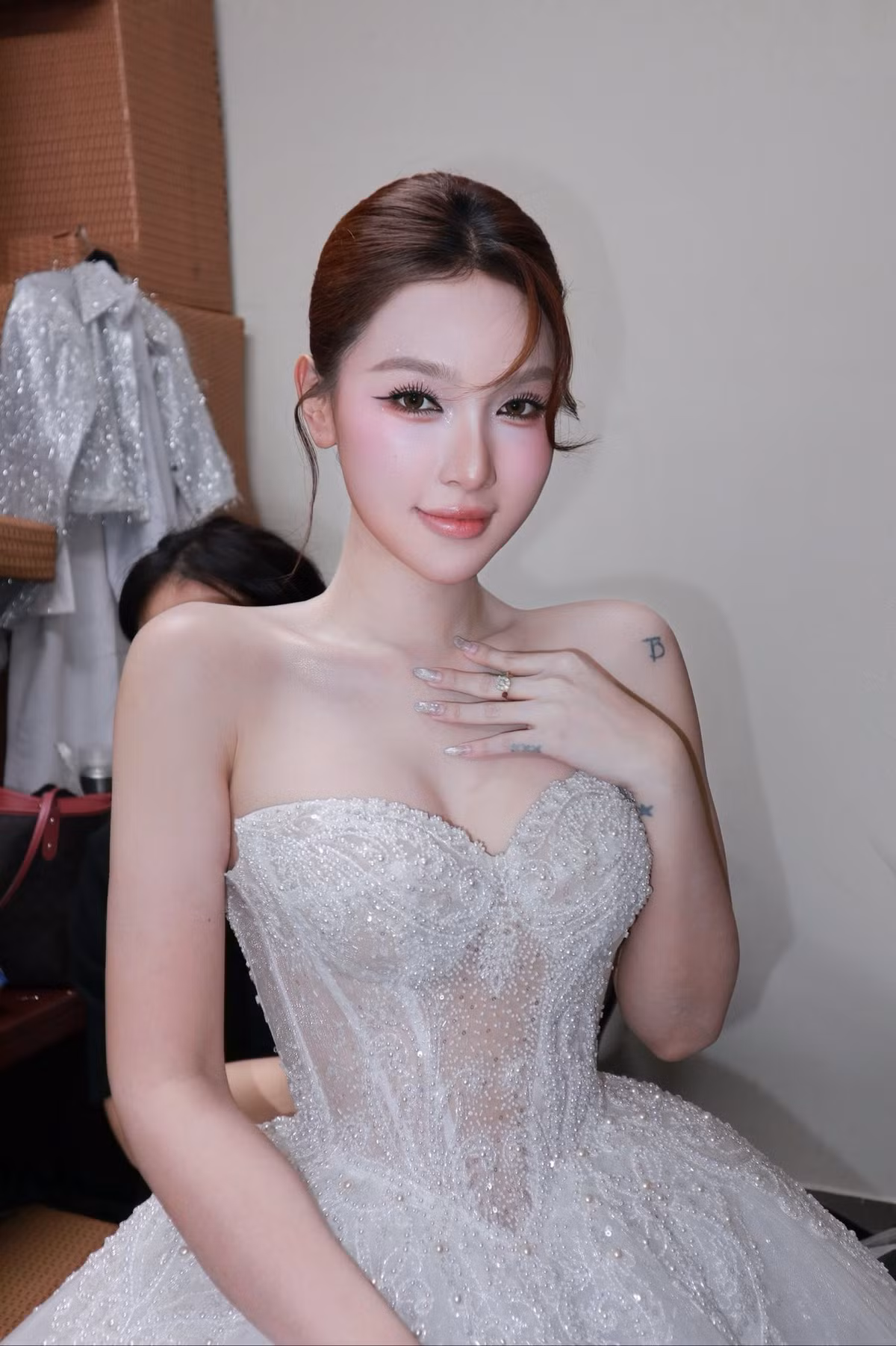 Cô nàng tích cực xây dựng hình ảnh người phụ nữ chuyển giới hiện đại, độc lập và tự tin. Bên cạnh đó, Mỹm Trần tích cực tham gia các hoạt động nghệ thuật, chụp ảnh thời trang, đồng thời hợp tác với nhiều thương hiệu làm đẹp và thời trang.