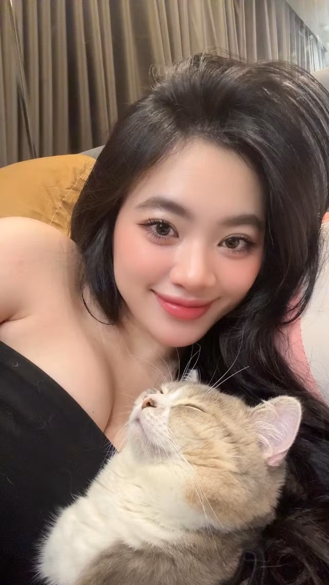 Sự thay đổi này không chỉ mang lại cho Trâm Anh một vẻ ngoài mới mà còn giúp cô tìm thấy sự tự tin, dám sống thật với bản thân và theo đuổi đam mê.