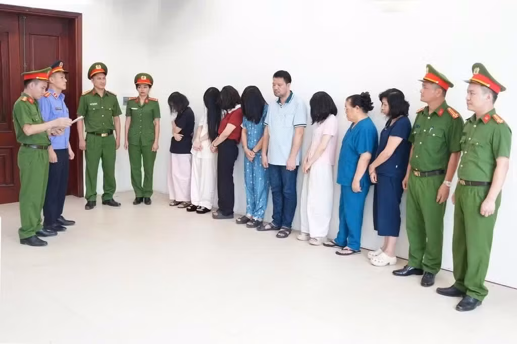 Các đối tượng tại cơ quan Công an.