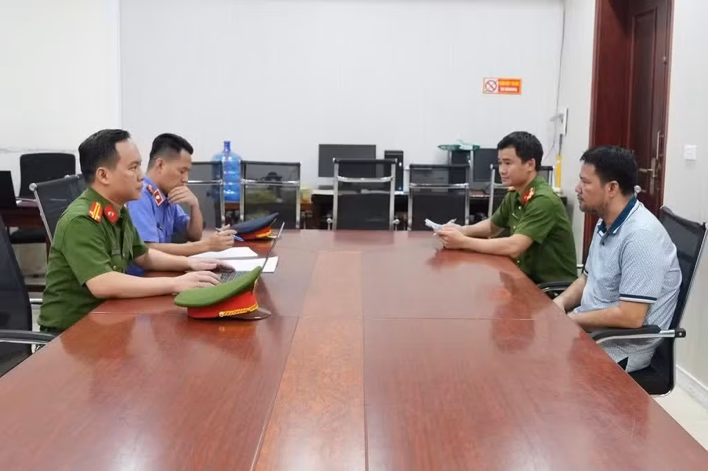 Cơ quan Công an làm việc với đối tượng Nguyễn Tất Tín.