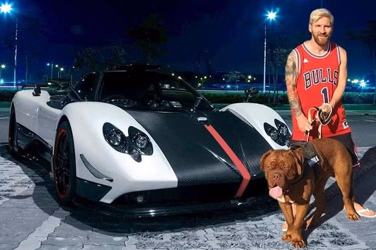 Pagani Zonda Tricolore là cái tên sáng giá thứ 2 trong bộ sưu tập xe của Messi. Tại thời điểm ra mắt, siêu phẩm có xuất xứ từ Ý này có giá lên tới 1,6 triệu USD (khoảng 37 tỷ đồng) và thuộc phiên bản sản xuất giới hạn Tricolore. Xe sử dụng động cơ V12 7.3L hút khí tự nhiên, sản sinh công suất 678 mã lực và 789 Nm mô-men xoắn.