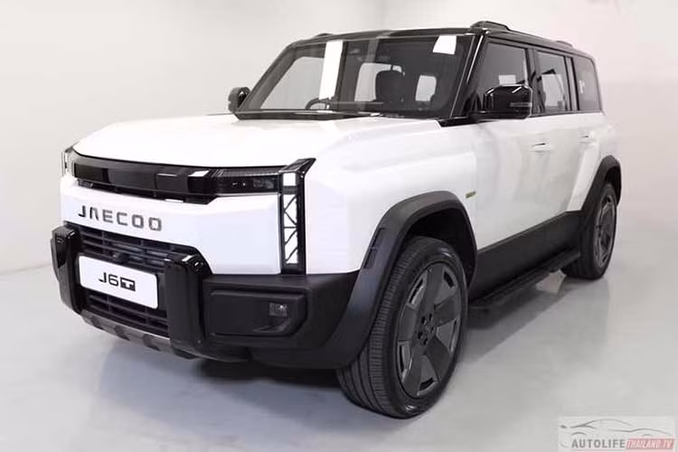 Jaecoo J6 là mẫu SUV thuần điện đã từng được trưng bày trong sự kiện Ngày Hội Bình Yên tổ chức tại Hà Nội vào hồi tháng 8/2025. Đến nay, phiên bản xe điện mở rộng phạm vi REEV của mẫu xe này chuẩn bị được bán ở thị trường Đông Nam Á, cụ thể là Thái Lan.