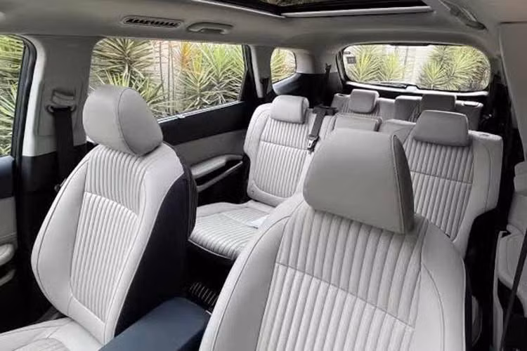 Mô-tơ điện của xe sản sinh công suất tối đa 168 mã lực và mô-men xoắn cực đại 255 Nm. Bên cạnh đó, xe còn hỗ trợ sạc nhanh DC công suất 100 kW, có thể sạc từ 10% lên 80% trong vòng 39 phút. Xe cũng được trang bị tính năng Vehicle to Load (V2L), cho phép cấp điện cho các thiết bị bên ngoài xe hoặc ngay trong khoang lái.