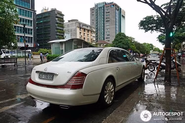 Mẫu sedan siêu sang của thương hiệu Maybach nhà Mercedes-Benz này có chiều dài tổng thể lên tới 6.171 mm, cũng là nguồn gốc của con số “62” trong tên gọi. Kích thước này thậm chí lớn hơn đáng kể so với mẫu Mercedes-Maybach S680 hiện hành.