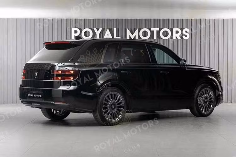 Toyota Century 2024 nhập khẩu tư nhân được yêu cầu mức giá để sở hữu là 52,9 triệu Rúp (tương đương khoảng 19,43 tỷ đồng). Khoản tài chính này thậm chí vượt qua cả mức giá giao dịch phổ thông của một chiếc Rolls-Royce Cullinan Series II lướt đang có mặt tại thị trường Nga.