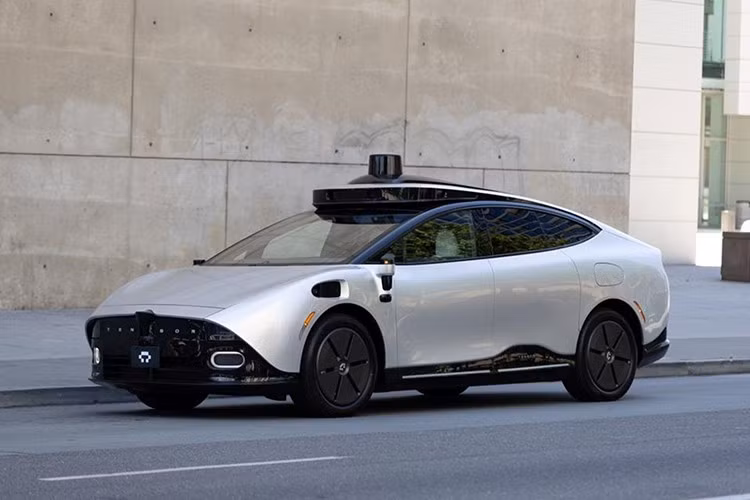Hiện tại, các chi tiết kỹ thuật cuối cùng về Robocar chưa được tiết lộ. Tuy nhiên, các buổi trình diễn đầu tiên đã cho thấy sự kết hợp ấn tượng giữa khả năng nhận thức nhờ AI, thuật toán lái thích ứng và thiết kế hướng đến người dùng. Dự kiến việc bàn giao sản phẩm bắt đầu vào nửa cuối năm 2026.
