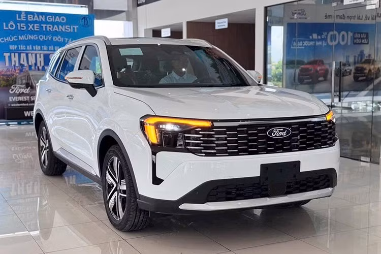 7. Ford Territory: 1.120 xe ﻿Sự góp mặt của bản nâng cấp với nhiều thay đổi về thiết kế, bổ sung công nghệ tính năng giúp Ford Territory tìm lại sức hút. Doanh số mẫu crossover 5 chỗ của hãng xe Mỹ đạt doanh số 1.120 xe trong tháng 9/2025, tăng 639 so với tháng 8/2025.