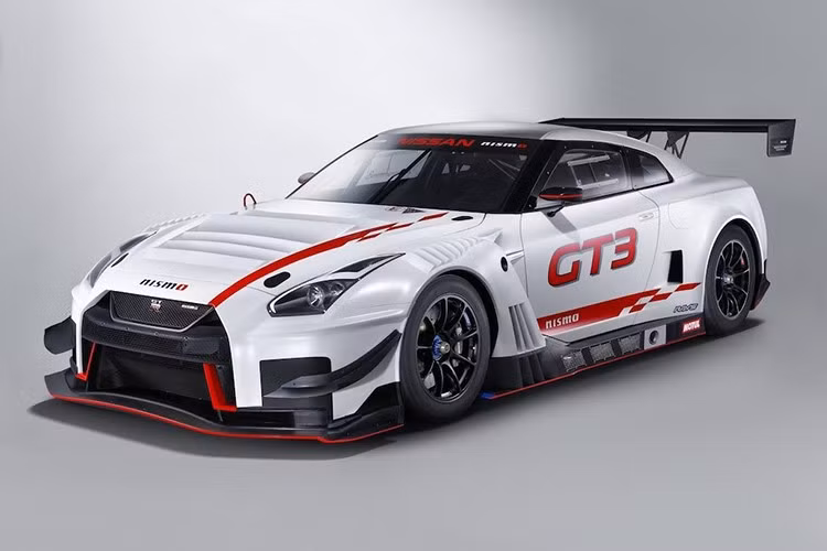 Có nhiều tin đồn và suy đoán về tương lai của GT-R trong nhiều năm. Với gần hai thập kỷ trên thị trường, chiếc xe không tránh khỏi việc trở nên “lỗi thời” trong mắt nhiều người đam mê. Dù có nhiều nâng cấp, GT-R nằm trong phân khúc cạnh tranh gắt gao bởi những mẫu xe mới vượt trội hơn những gì đã có.