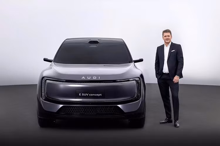 Khả năng sạc nhanh cũng rất ấn tượng, chỉ cần 10 phút có thể nạp thêm khoảng 320 km quãng đường – tuy nhiên vẫn thấp hơn đôi chút so với mẫu E5 Sportback nhỏ hơn, vốn đạt tới 770 km mỗi lần sạc.