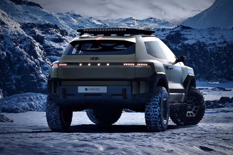 Sự xuất hiện của Crater cho thấy Hyundai đang đẩy mạnh trở lại mảng SUV off-road sau khi mẫu bán tải Santa Cruz không đạt kỳ vọng. Mẫu Ioniq 5 XRT từng nhận phản hồi tích cực, và Crater tiếp tục khẳng định hướng đi đó.