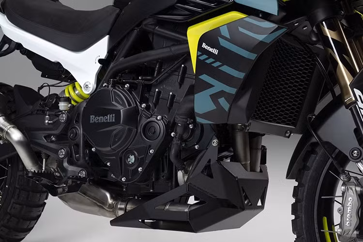 Ngoài ra, mẫu xe môtô Benelli TRK 902 Stradale còn được trang bị cụm đồng hồ TFT 7 inch có kết nối Bluetooth, Wi-Fi và điều hướng tích hợp, cùng ba chế độ lái Sport, Touring và Urban.