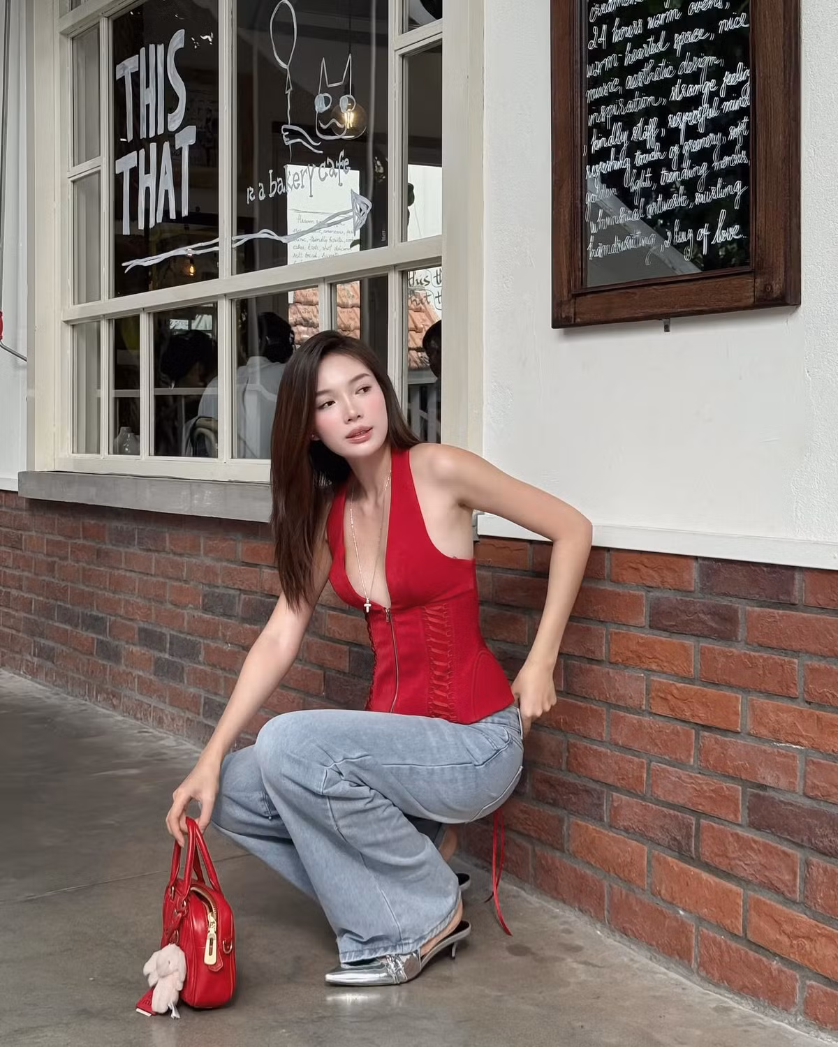 Được biết, Banni từng tham gia show hẹn hò Tỏ Tình Hoàn Mỹ vào năm 2021 và khiến dàn "nam thần" xao xuyến vì nhan sắc quá xinh đẹp.