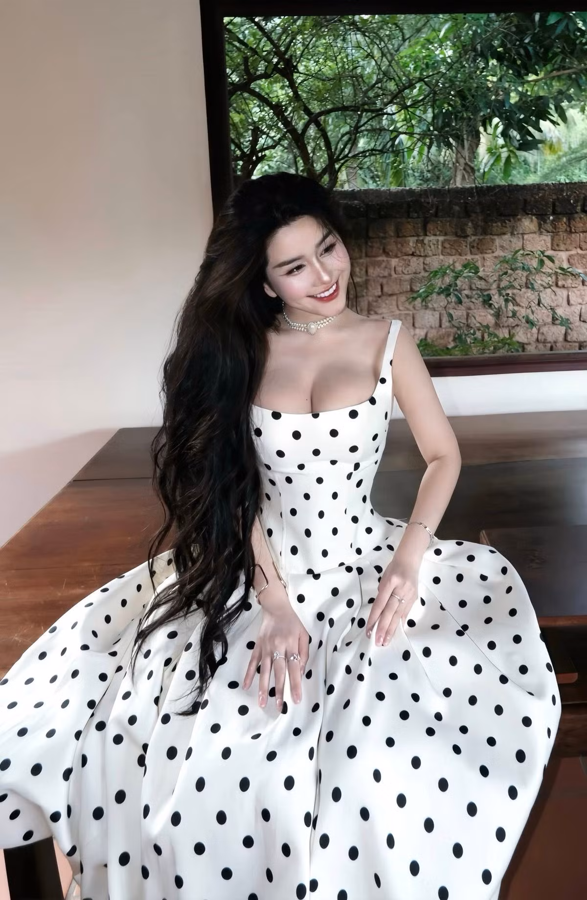Sau nhiều năm nổi tiếng từ thời còn đi học, Võ Ngọc Trân chọn lối sống khá kín tiếng. Cô ít xuất hiện tại các sự kiện giải trí mà tập trung vào công việc cá nhân và kinh doanh. Điều này giúp hình ảnh của cô luôn giữ được sự chỉn chu, không vướng ồn ào đời tư.