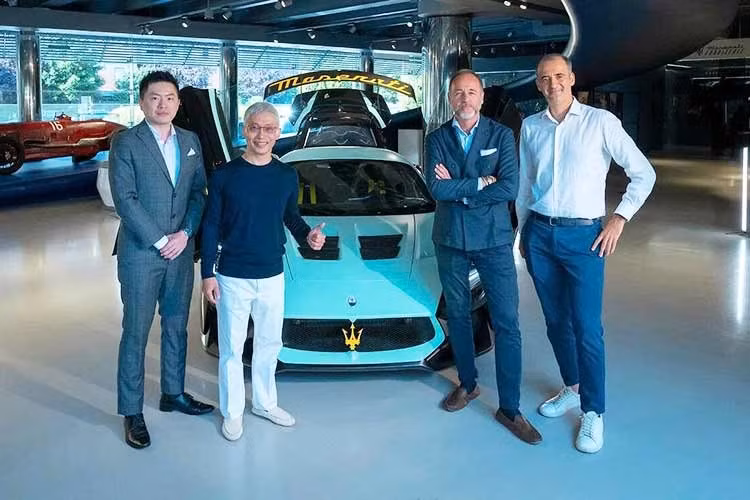 Phiên bản độc nhất này được thực hiện bởi bộ phận cá nhân hóa Fuoriserie của Maserati, phối hợp cùng Centro Stile và đội ngũ kỹ sư tại Modena. Thiết kế ngoại thất của Maserati GT2 Stradale Tribute to MC12 tái hiện một trong những giai đoạn thành công nhất của thương hiệu Maserati.