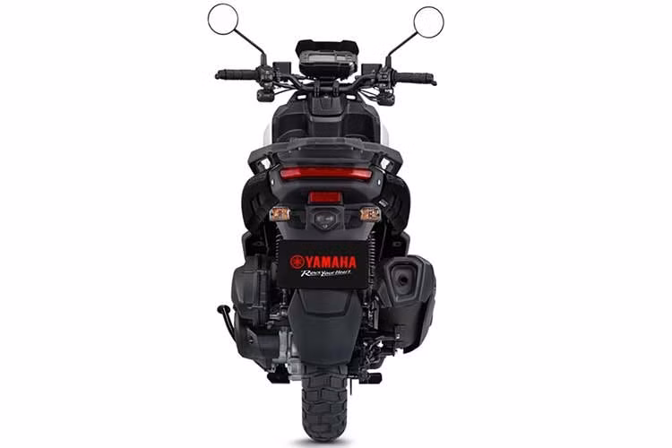 Yamaha BW'S Urban Explorer Edition 2026 còn được trang bị tiêu chuẩn cổng sạc USB hỗ trợ sạc nhanh QC 3.0 và hệ thống phanh kết hợp (CBS), mang lại sự tiện dụng và an toàn trong quá trình sử dụng hàng ngày.