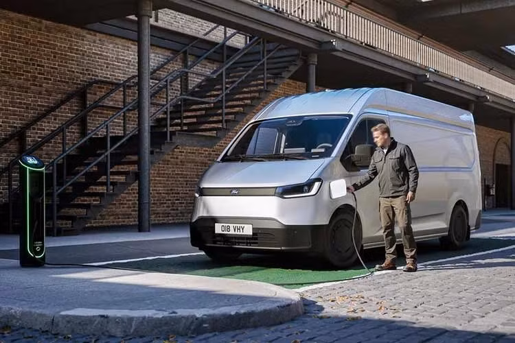 Tài liệu phê duyệt mới của Chính phủ Úc đã hé lộ thông tin về mẫu xe van điện giá rẻ Ford Transit City. Đây là sản phẩm được phát triển từ liên doanh giữa Ford và Jiangling Motors Corporation (JMC), đồng thời có thể trở thành mẫu xe đầu tiên do Ford sản xuất tại Trung Quốc được phân phối tại thị trường Úc.