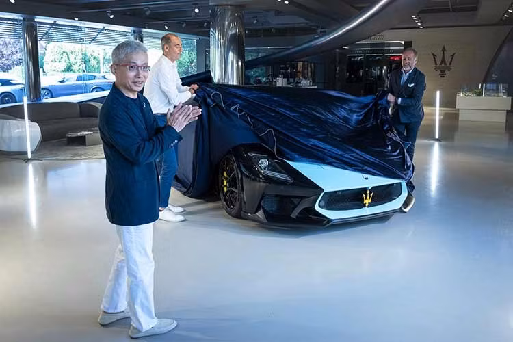 Maserati vừa giới thiệu phiên bản độc nhất vô nhị của GT2 Stradale mang tên "Tribute to MC12" ở thị trường Đài Loan. Đây là phiên bản có một không hai được chế tác riêng cho một nhà sưu tập giàu có tại Đài Loan. Mẫu xe này lấy cảm hứng từ chiếc xe đua MC12 GT1 của đội đua Vitaphone Racing.