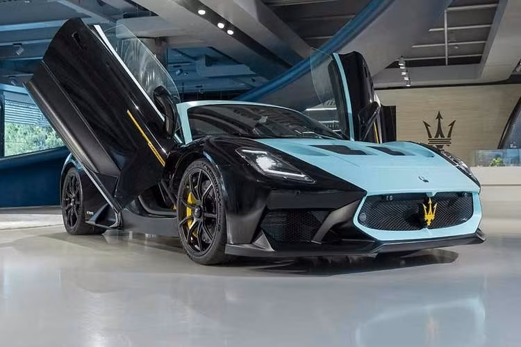 GT2 Stradale Tribute to MC12 tái hiện lại đường đua hiện đại khi chiếc MC12 GT1 từng 3 lần vô địch giải đua sức bền 24 Hours of Spa vào các năm 2005, 2006 và 2008, đồng thời 2 lần giành ngôi á quân vào các năm 2007 và 2009.