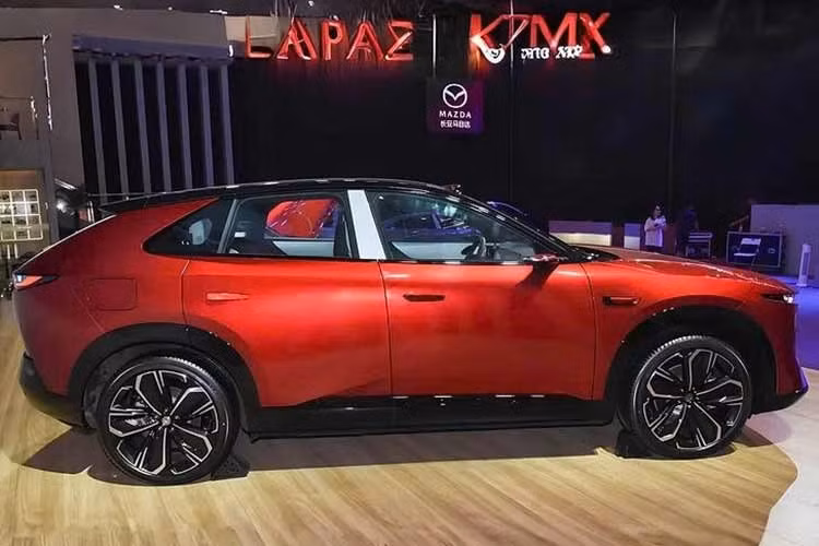 Gallery - [GALLERY] Mazda CX-6e bổ sung bản LiDAR hỗ trợ tự lái, từ 621,7 triệu đồng - image 13