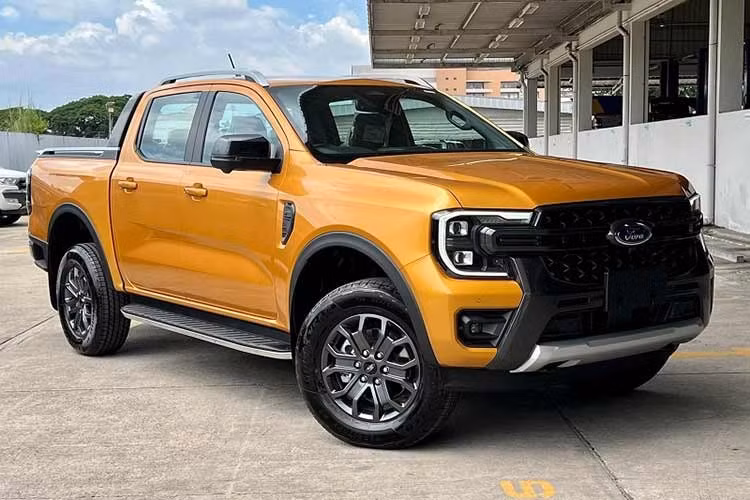 7. Ford Ranger: 933 xe ﻿Ford Ranger cũng có một tháng kinh doanh kém sôi động hơn khi lượng xe giao tới khách hàng đạt 933 chiếc, giảm 202 xe so với tháng liền trước. Dù vậy, mẫu bán tải của Ford vẫn là cái tên có sức hút lớn nhờ thiết kế đậm chất thể thao, danh sách trang bị đa dạng và khả năng vận hành phù hợp nhiều mục đích sử dụng.