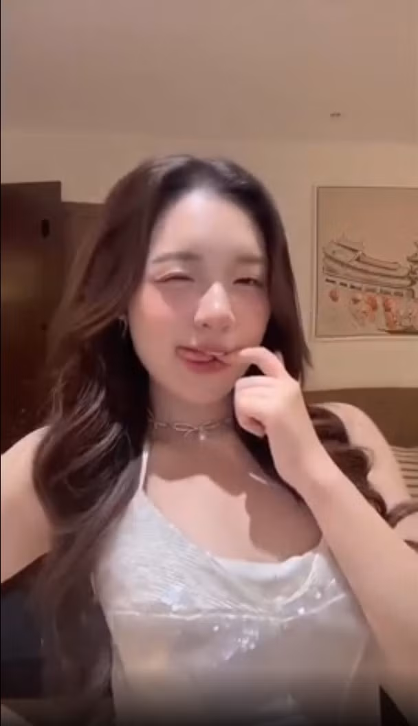 Chỉ sau vài giờ đăng tải, video "đu trend" của MC Phương Thảo đã nhanh chóng viral và thu về hàng triệu lượt xem.