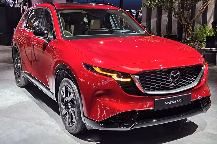 Tại Triển lãm Japan Mobility Show 2025, Mazda đã chính thức trình làng thế hệ thứ ba của mẫu crossover ăn khách CX-5. Phiên bản mới đánh dấu bước chuyển mình quan trọng của dòng xe này, với những thay đổi toàn diện từ ngoại hình, nội thất đến công nghệ vận hành.