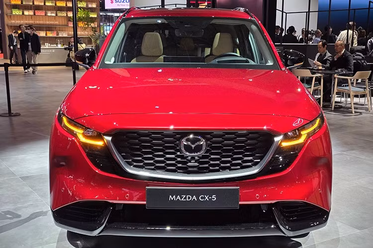 Mazda CX-5 thế hệ mới sẽ mở bán tại châu Âu vào cuối năm 2025, tiếp đến là Mỹ, Nhật Bản và các thị trường khác trong đó có cả Việt Nam từ đầu năm 2026. Ngoài ra, Mazda cũng xác nhận sẽ ra mắt hệ truyền động hybrid hoàn toàn mới SKYACTIV Z Hybrid vào năm 2027.