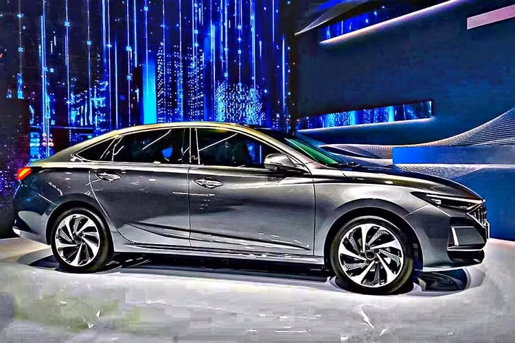 Tên tuổi Volga nổi lên từ thập niên '50 với dòng xe hạng sang dành cho giới lãnh đạo, được sản xuất và phân phối tại Nga bởi GAZ. Tuy nhiên, vào năm 2012, thương hiệu này đã chính thức dừng sản xuất xe. Trong thời hoàng kim, Volga không phải dòng xe ai cũng có thể tự lái.