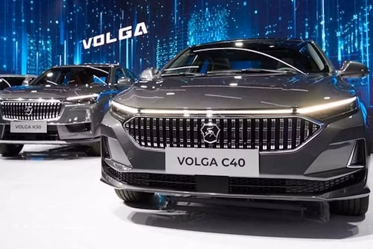 Vào hồi tháng 5/2024, Volga từng giới thiệu 3 mẫu xe mang tên K30, X5 Plus và K40 với thiết kế SUV và sedan. Cả 3 đều dựa trên các mẫu xe Changan đang bán tại Trung Quốc. Kế hoạch khi đó của Volga là sản xuất tại Trung Quốc, sau đó xuất sang Nga để lắp ráp hoàn thiện, với mục tiêu ra mắt thị trường vào cuối năm 2024.