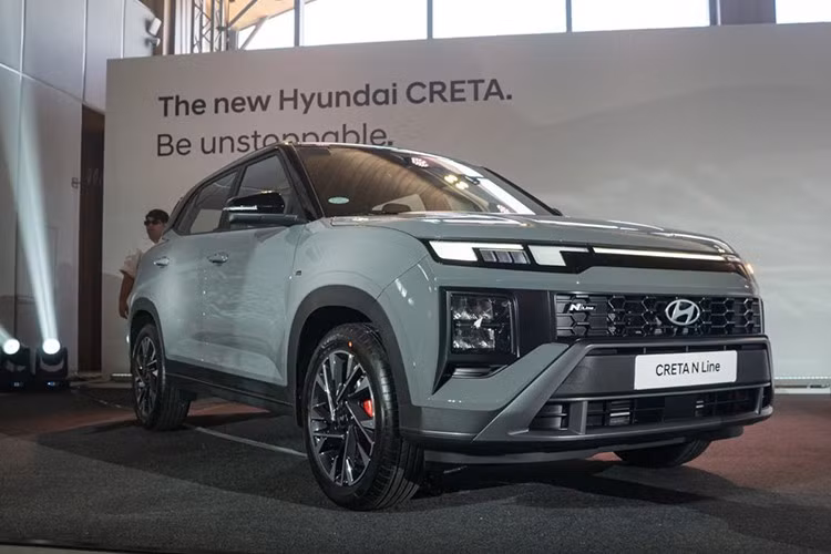 Đây là những nâng cấp quan trọng giúp Creta tăng khả năng cạnh tranh trong phân khúc SUV đô thị – nơi mà các mẫu xe Nhật như Mitsubishi Xforce và Toyota Yaris Cross đang chiếm ưu thế rõ rệt về doanh số. Trước khi hai mẫu xe này ra mắt, Creta từng nhiều lần dẫn đầu phân khúc tại Việt Nam.