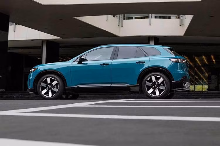 Tuy nhiên, hai mẫu xe điện nhà Honda không được khách hàng đón nhận như kỳ vọng. Trong khi Honda Prologue đạt doanh số tương đối khả quan thì Acura ZDX lại thất bại và bị khai tử vào năm 2025. Sau đó, Honda tiếp tục hủy bỏ các dự án xe điện gồm 0 Sedan, 0 SUV, Acura RSX, đồng thời chấm dứt toàn bộ thương hiệu Sony Honda Mobility.