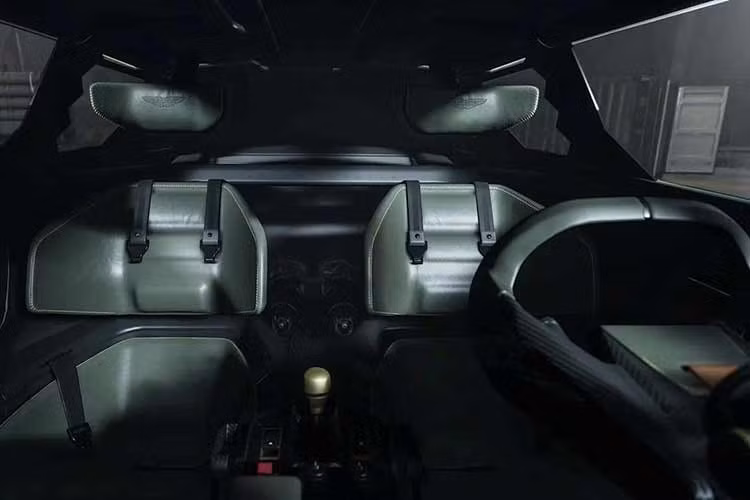 Theo hãng xe Aston Martin, việc lựa chọn tên gọi này nhằm nhấn mạnh hình ảnh về sức mạnh, công nghệ và khả năng thống trị, tương đồng với vai trò của mẫu SUV trong thế giới của Call of Duty.
