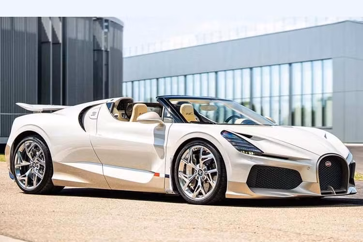 Khối động cơ W16 lần đầu xuất hiện trên Bugatti Veyron vào năm 2005 và sau đó tiếp tục được trang bị trên nhiều mẫu xe nổi tiếng như Chiron, Divo, Centodieci và Mistral. Ngoài các mẫu xe thương mại, động cơ này cũng được sử dụng trên Bolide - mẫu hypercar chỉ dành cho đường đua với số lượng giới hạn 40 chiếc. Toàn bộ xe Bolide đã được hoàn thành vào cuối năm 2025.